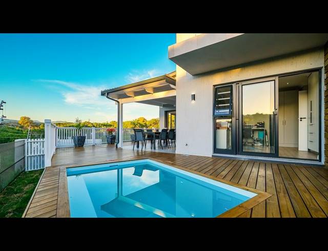 4 BEDROOM HOUSE FOR SALE IN WILDERNESS CENTRAL